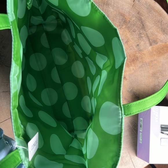 Kate Spade ♠️ bag with Clinique gift set new   M9 - Picture 2 of 3